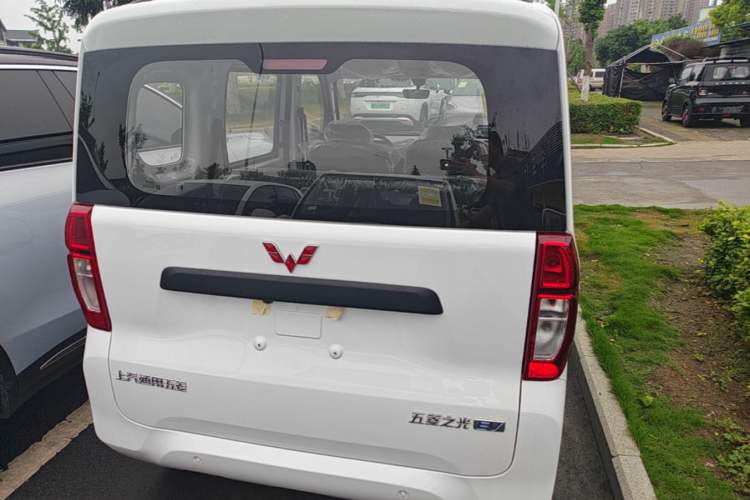 Used Wuling Zhiguang New Energy 2025 Model 305km Ambitious Edition Rear