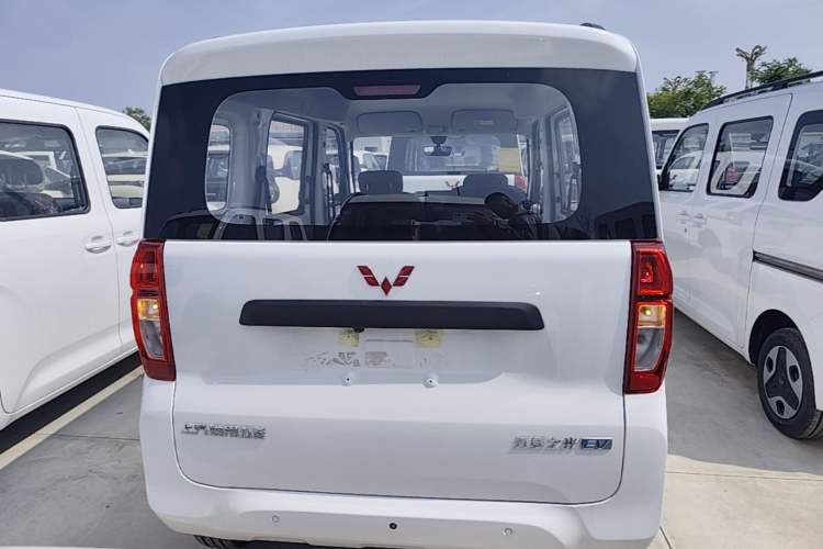 Used Wuling Zhiguang New Energy 2025 Model 305km Ambitious Edition Rear