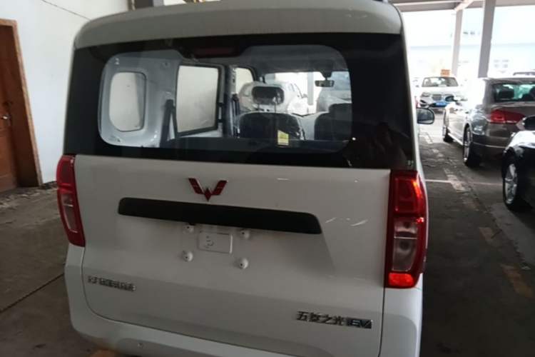 Used Wuling Zhiguang New Energy 2025 Model 305km Ambitious Edition Rear