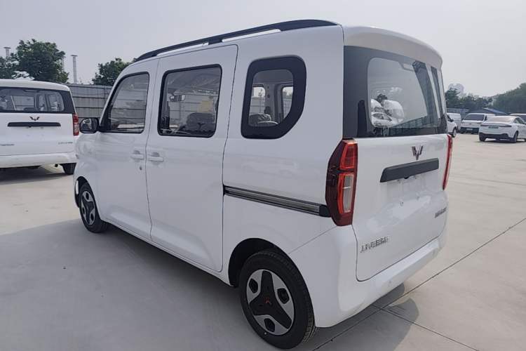 Used Wuling Zhiguang New Energy 2025 Model 305km Ambitious Edition Rear Left 45 Deg