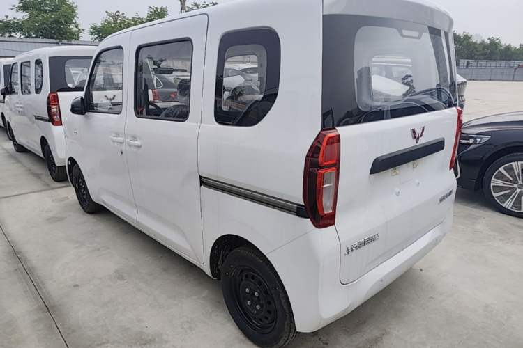 Used Wuling Zhiguang New Energy 2025 Standard Model Rear Left 45 Deg