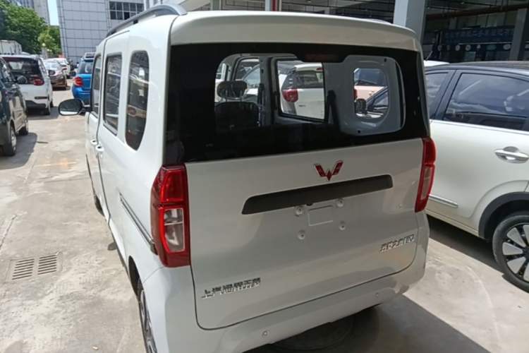 Used Wuling Zhiguang New Energy 2025 Model 305km Ambitious Edition Rear Left 45 Deg