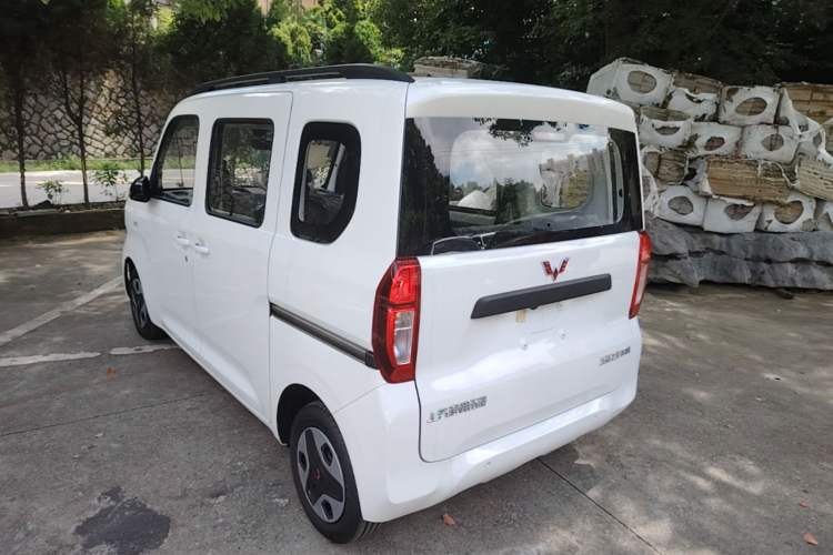 Used Wuling Zhiguang New Energy 2025 Model 305km Ambitious Edition Rear Left 45 Deg