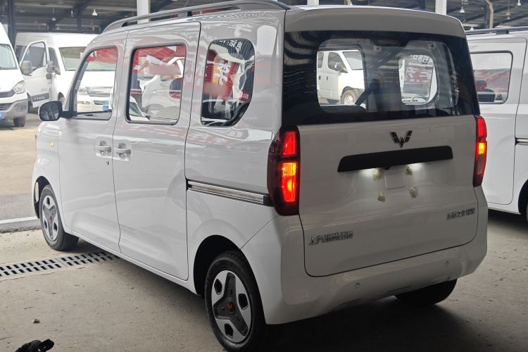 Used Wuling Zhiguang New Energy 2025 Model 305km Ambitious Edition Rear Left 45 Deg