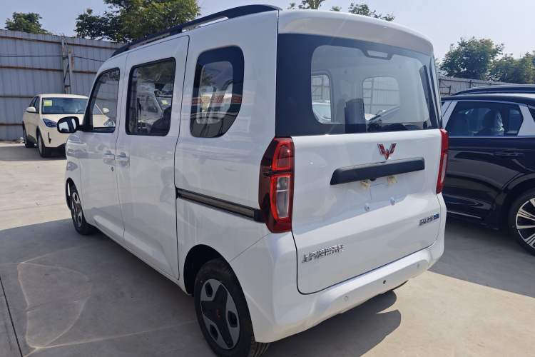 Used Wuling Zhiguang New Energy 2025 Model 305km Ambitious Edition Rear Left 45 Deg