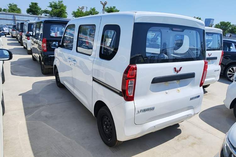 Used Wuling Zhiguang New Energy 2025 Standard Model Rear Left 45 Deg