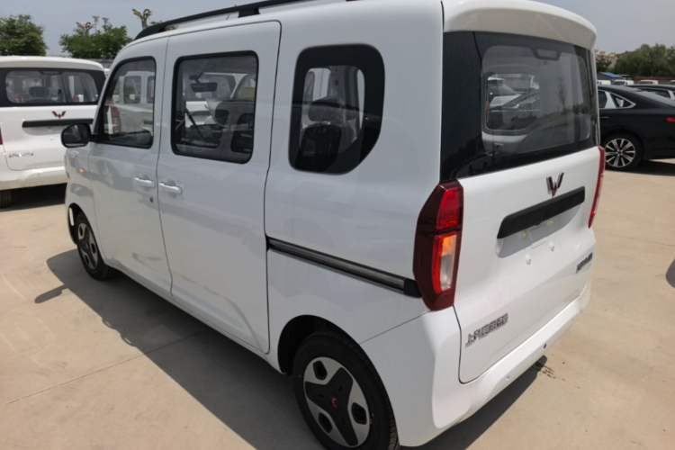 Used Wuling Zhiguang New Energy 2025 Model 305km Ambitious Edition Rear Left 45 Deg