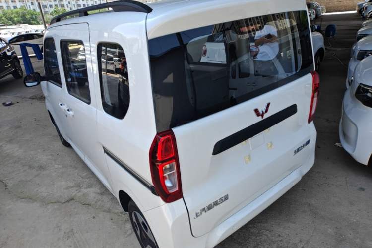 Used Wuling Zhiguang New Energy 2025 Model 305km Ambitious Edition Rear Left 45 Deg