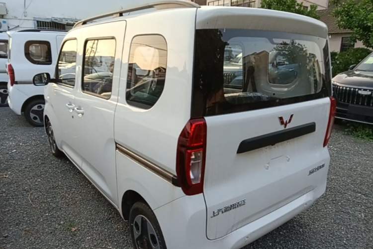 Used Wuling Zhiguang New Energy 2025 Model 305km Ambitious Edition Rear Left 45 Deg