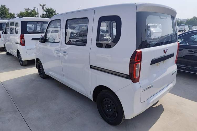 Used Wuling Zhiguang New Energy 2025 Standard Model Rear Left 45 Deg