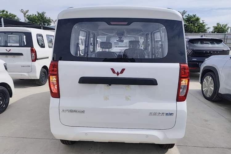 Used Wuling Zhiguang New Energy 2025 Model 305km Ambitious Edition Rear