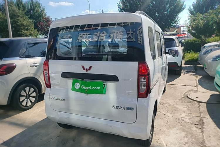 Used Wuling Zhiguang New Energy 2025 Model 305km Ambitious Edition Rear
