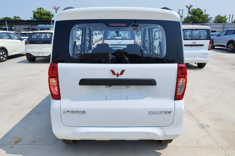 Used Wuling Zhiguang New Energy 2025 Model 305km Ambitious Edition Rear