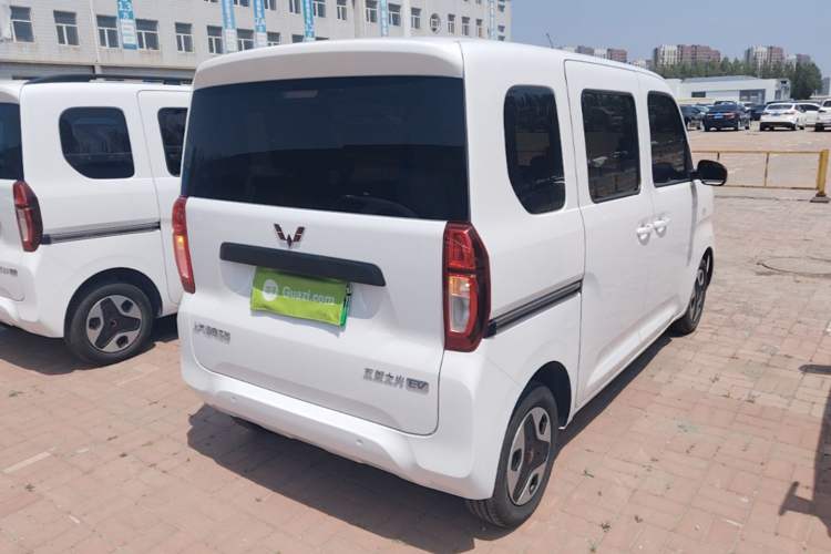 Used Wuling Zhiguang New Energy 2025 Standard Model Rear Right 45 Deg
