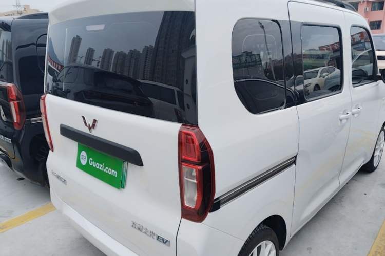 Used Wuling Zhiguang New Energy 2025 Model 305km Ambitious Edition Rear Right 45 Deg