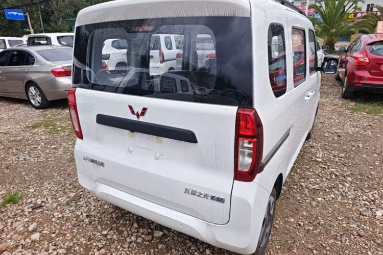 Used Wuling Zhiguang New Energy 2025 Model 305km Ambitious Edition Rear Right 45 Deg