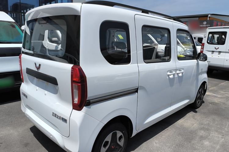 Used Wuling Zhiguang New Energy 2025 Model 305km Ambitious Edition Rear Right 45 Deg