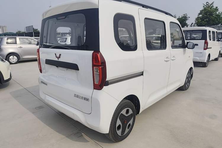 Used Wuling Zhiguang New Energy 2025 Model 305km Ambitious Edition Rear Right 45 Deg