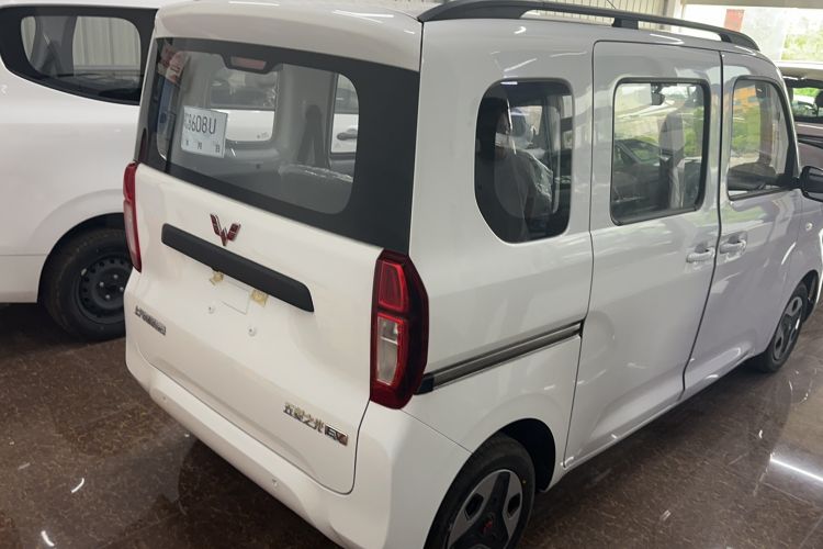 Used Wuling Zhiguang New Energy 2025 Model 305km Ambitious Edition Rear Right 45 Deg