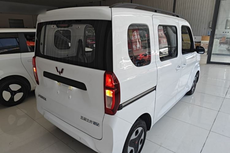Used Wuling Zhiguang New Energy 2025 Model 305km Ambitious Edition Rear Right 45 Deg