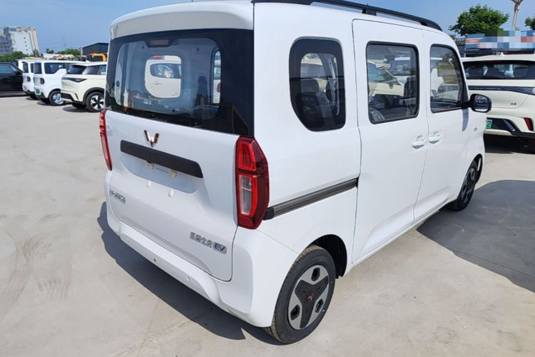Used Wuling Zhiguang New Energy 2025 Model 305km Ambitious Edition Rear Right 45 Deg