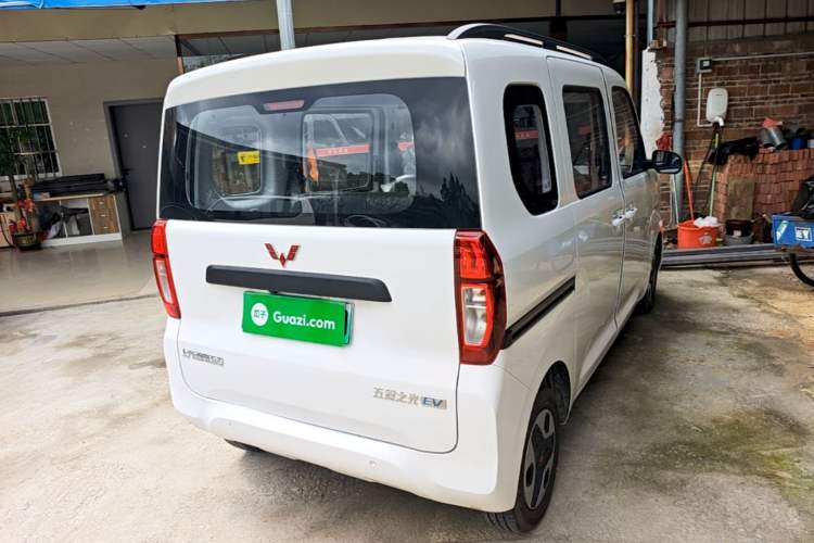 Used Wuling Zhiguang New Energy 2025 Model 305km Ambitious Edition Rear Right 45 Deg