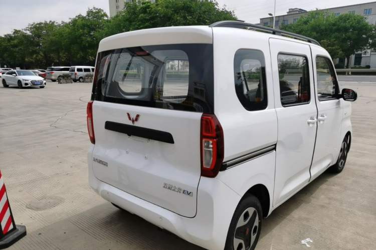 Used Wuling Zhiguang New Energy 2025 Model 305km Ambitious Edition Rear Right 45 Deg