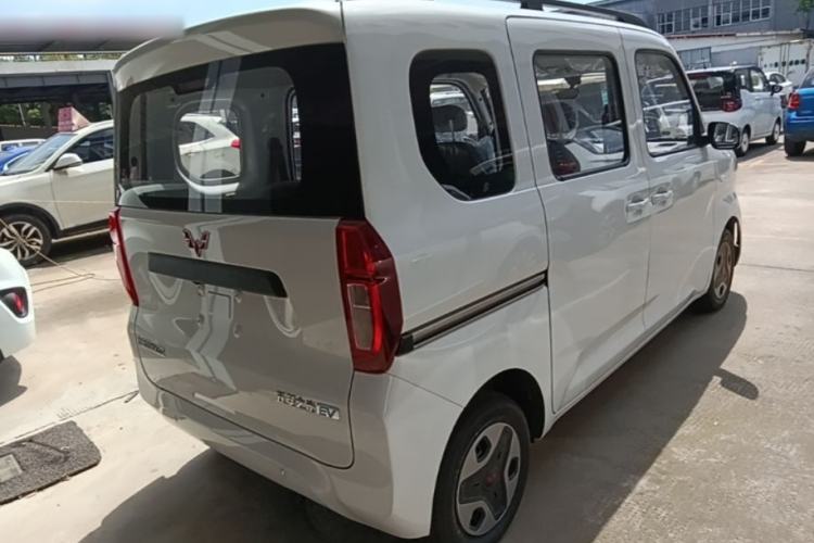 Used Wuling Zhiguang New Energy 2025 Model 305km Ambitious Edition Rear Right 45 Deg