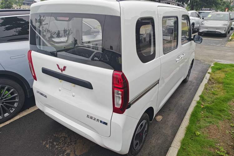 Used Wuling Zhiguang New Energy 2025 Model 305km Ambitious Edition Rear Right 45 Deg