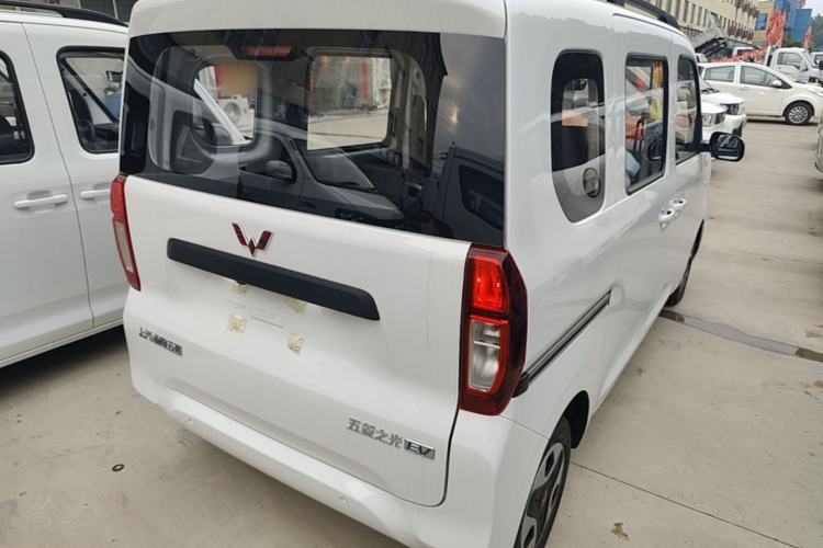 Used Wuling Zhiguang New Energy 2025 Model 305km Ambitious Edition Rear Right 45 Deg