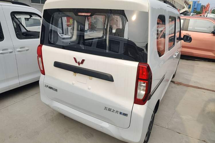 Used Wuling Zhiguang New Energy 2025 Model 305km Ambitious Edition Rear Right 45 Deg