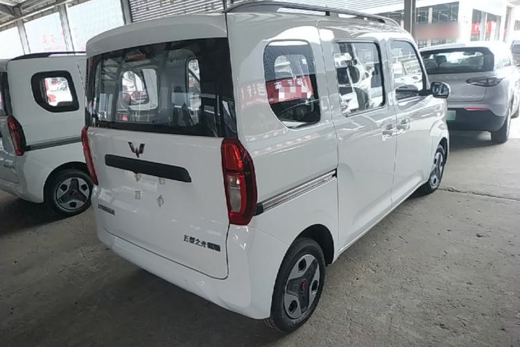Used Wuling Zhiguang New Energy 2025 Model 305km Ambitious Edition Rear Right 45 Deg