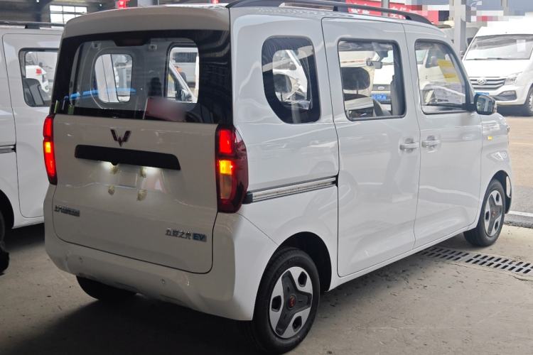 Used Wuling Zhiguang New Energy 2025 Model 305km Ambitious Edition Rear Right 45 Deg