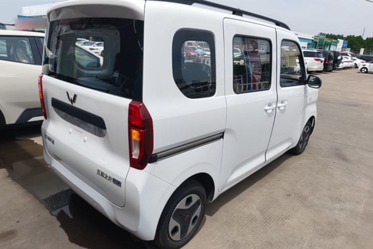 Used Wuling Zhiguang New Energy 2025 Model 305km Ambitious Edition Rear Right 45 Deg