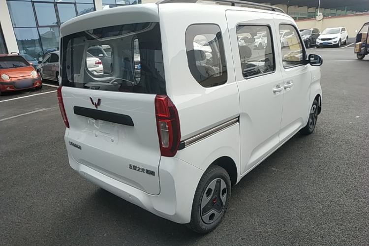 Used Wuling Zhiguang New Energy 2025 Model 305km Ambitious Edition Rear Right 45 Deg