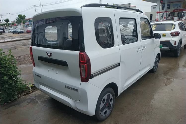 Used Wuling Zhiguang New Energy 2025 Model 305km Ambitious Edition Rear Right 45 Deg