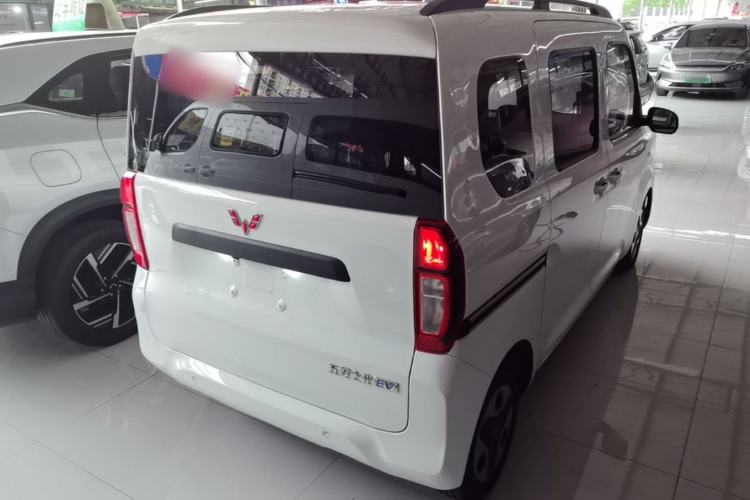 Used Wuling Zhiguang New Energy 2025 Model 305km Ambitious Edition Rear Right 45 Deg