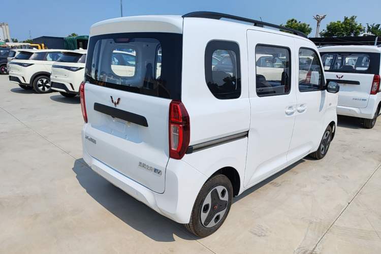 Used Wuling Zhiguang New Energy 2025 Model 305km Ambitious Edition Rear Right 45 Deg