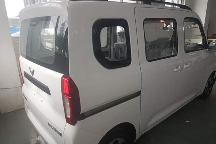 Used Wuling Zhiguang New Energy 2025 Model 305km Ambitious Edition Rear Right 45 Deg