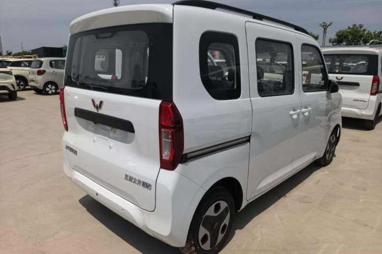Used Wuling Zhiguang New Energy 2025 Model 305km Ambitious Edition Rear Right 45 Deg