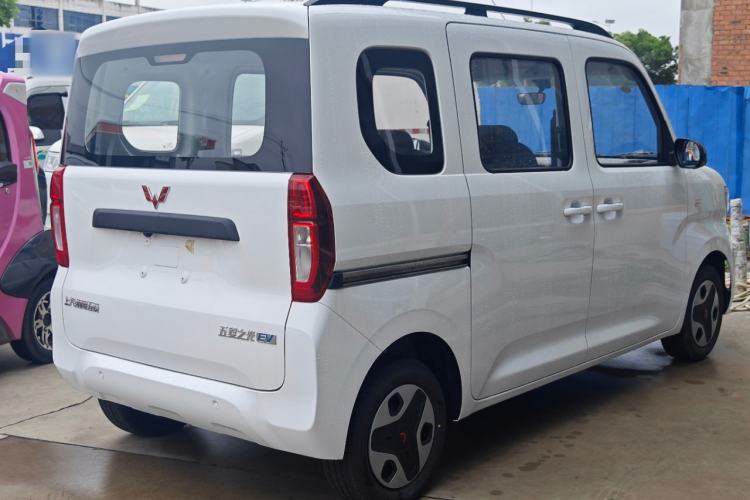 Used Wuling Zhiguang New Energy 2025 Model 305km Ambitious Edition Rear Right 45 Deg