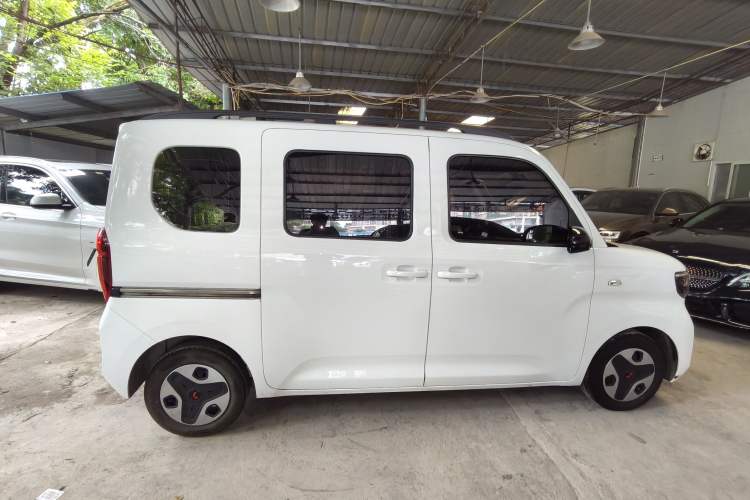 Used Wuling Zhiguang New Energy 2025 Comfort Model Rear Right 45 Deg