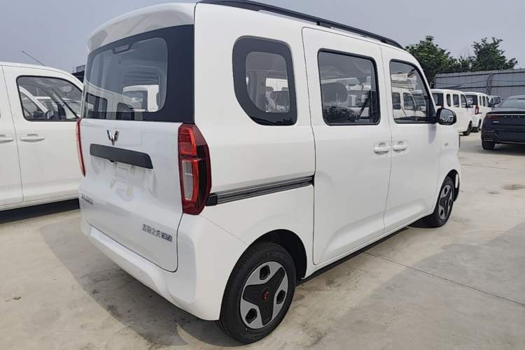 Used Wuling Zhiguang New Energy 2025 Model 305km Ambitious Edition Rear Right 45 Deg