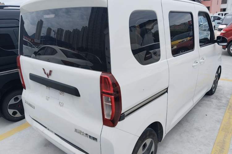 Used Wuling Zhiguang New Energy 2025 Model 305km Ambitious Edition Rear Right 45 Deg