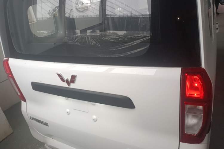 Used Wuling Zhiguang New Energy 2025 Model 305km Ambitious Edition Rear