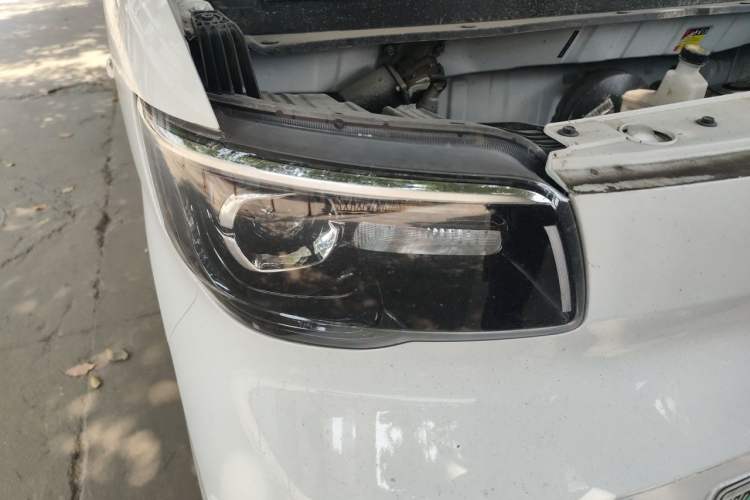 Used Wuling Zhiguang New Energy 2025 Model 305km Ambitious Edition Right Front Headlight
