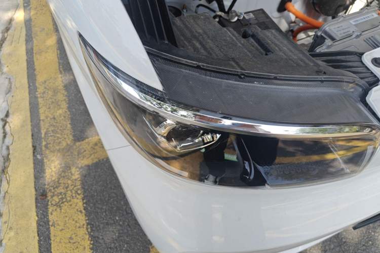 Used Wuling Zhiguang New Energy 2025 Standard Model Right Front Headlight