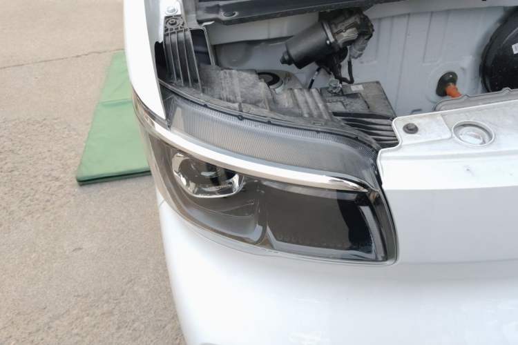 Used Wuling Zhiguang New Energy 2025 Standard Model Right Front Headlight