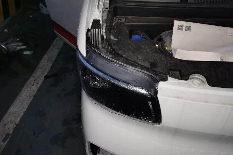 Used Wuling Zhiguang New Energy 2025 Model 305km Ambitious Edition Right Front Headlight