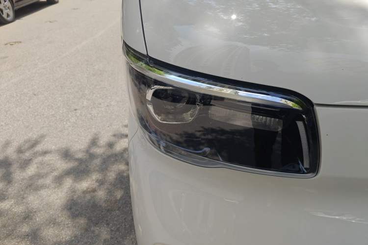Used Wuling Zhiguang New Energy 2025 Standard Model Right Front Headlight